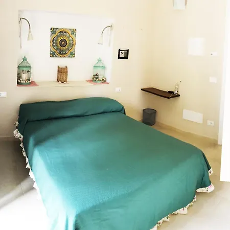 Aria Di Mare ベッド・アンド・ブレックファスト ロジニャーノ・ソルヴァイ